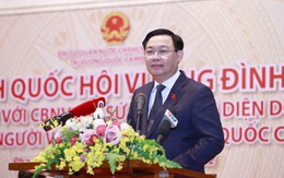 Chủ tịch Quốc hội Vương Đình Huệ gặp cộng đồng người Việt Nam tại Campuchia