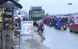 Sớm giải tỏa chợ “cóc” trước cổng Công ty may mặc xuất khẩu Apparel tech Vĩnh Lộc