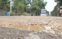 Tỉnh lộ 527, đoạn qua thị xã Bỉm Sơn xuống cấp gây mất an toàn giao thông