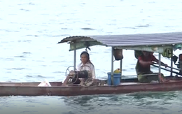 Nhiều phương tiện thủy nội địa hoạt động trên lòng hồ Cửa Đạt, huyện Thường Xuân tiềm ẩn nguy cơ mất an toàn