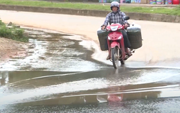 Nước tràn mặt đường tại ngã 3 giao cắt giữa quốc lộ 47 và đường Hồ Chí Minh
