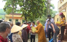 Trao quà cho 200 hộ nghèo huyện Cẩm Thủy