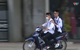 Tiềm ẩn nguy cơ mất an toàn khi học sinh đi xe đạp điện, xe máy điện