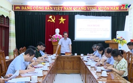Giám sát việc xây dựng cơ sở và thực hiện quy chế dân chủ tại huyện Hoằng Hóa và Ban Dân tộc tỉnh