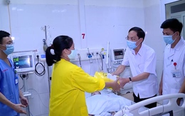 Thăm hỏi, tặng quà Trung thu cho các bệnh nhi tại Bệnh viện Nhi Thanh Hóa.