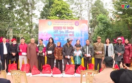 Trao 200 suất quà tại chương trình “Tết yêu thương - Xuân Quý Mão 2023” ở thị xã Bỉm Sơn

