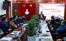 Phó Chủ tịch Thường trực UBND tỉnh Nguyễn Văn Thi kiểm tra đời sống và sản xuất tại huyện Hà Trung
