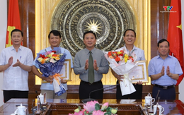 Lễ trao tặng Huy hiệu Đảng cho các đồng chí nguyên lãnh đạo tỉnh