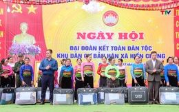 Trưởng ban Nội chính Tỉnh ủy Nguyễn Ngọc Tiến dự ngày hội Đại đoàn kết toàn dân tộc tại Quan Hóa