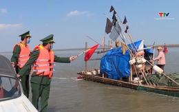 Bộ đội Biên phòng tuyến biển Thanh Hoá hỗ trợ ngư dân vươn khơi, bám biển
