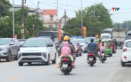 Giải toả vi phạm dừng đỗ xe sai quy định, lấn chiếm hành lang giao thông trên tuyến Quốc lộ 47, đoạn qua huyện Đông Sơn
