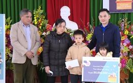 Hyundai Thanh Hóa trao học bổng cho học sinh mồ côi