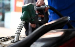 Giá xăng E5 giảm 10 đồng, dầu diesel tăng 260 đồng/lít