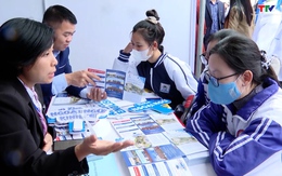 Gần 6.000 học sinh ở Thanh Hóa tham dự tư vấn tuyển sinh, hướng nghiệp