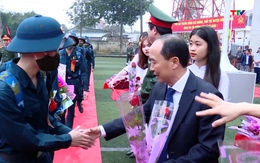Phó Chủ tịch thường trực Hội đồng Nhân dân tỉnh Lê Tiến Lam dự lễ giao nhận quân tại huyện Nông Cống