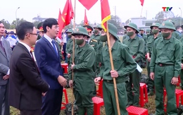 Trưởng ban Nội chính Tỉnh ủy Nguyễn Ngọc Tiến dự lễ giao nhận quân tại huyện Nga Sơn