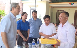 Thăm hỏi, động viên các gia đình có học sinh bị đuối nước tại thị xã Nghi Sơn