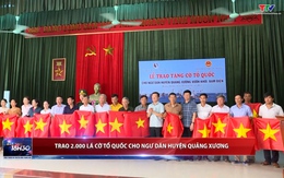 Trao 2.000 lá cờ Tổ quốc cho ngư dân huyện Quảng Xương