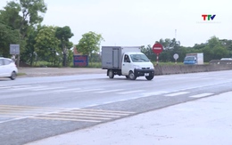 Tăng cường giám sát, xử phạt các trường hợp vi phạm khi quay đầu xe dưới chân cầu Nguyệt Viên