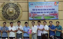 Trao tiền tài trợ cho Giải bóng đá Nhi đồng Cúp Báo Thanh Hóa lần thứ hai - năm 2023