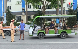 Huyện Hoằng Hóa chấn chỉnh tình trạng xe ô tô điện hoạt động trái phép tại khu du lịch biển Hải Tiến
