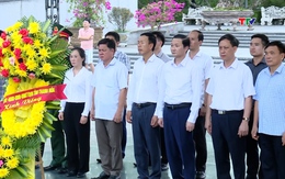 Chủ tịch UBND tỉnh dâng hương tri ân anh hùng liệt sĩ
tại Quảng Bình và Quảng Trị