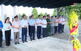Chủ tịch Ủy ban Nhân dân tỉnh dâng hương tri ân Anh hùng liệt sĩ tại Quảng Trị