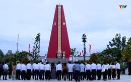 Đồng chí Phó Bí thư Thường trực Tỉnh ủy Lại Thế Nguyên viếng nghĩa trang liệt sĩ tại Cần Thơ