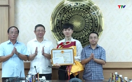 Huyện Triệu Sơn khen thưởng học sinh đạt huy chương Bạc tại kỳ thi Olympic Vật lý Quốc tế