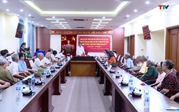 Trung ương Hội Người cao tuổi Việt Nam tặng quà người cao tuổi có công với đất nước