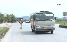 Công an Thanh Hóa đồng loạt ra quân xử lý xe khách và xe container vi phạm giao thông