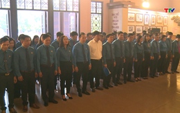 Đoàn đại biểu dự đại hội XX Công đoàn tỉnh Thanh Hóa dâng hương tưởng niệm Chủ tịch Hồ Chí Minh