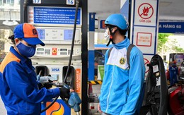 Giá xăng dầu tăng mạnh, RON95 vượt 25.000 đồng/lít