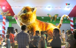 Độc đáo linh vật mèo trong đêm hội Trung thu tại thành phố Thanh Hóa