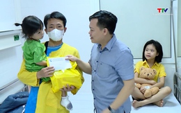 Thăm hỏi, tặng quà Trung thu cho các bệnh nhi tại Bệnh viện Nhi Thanh Hóa