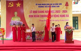 Trường tiểu học Đông Sơn, thị xã Bỉm Sơn đón nhận huân chương lao động hạng III
