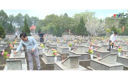 Đoàn đại biểu tỉnh Thanh Hoá viếng các nghĩa trang liệt sỹ tại tỉnh Quảng Bình và Quảng Trị