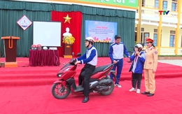 Tuyên truyền Luật giao thông tại trường THCS Đông Cương thành phố Thanh Hoá