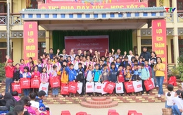 Viettel trao quà cho học sinh huyện Bá Thước