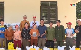 Hội Phật tử chùa Phúc Long tổ chức trao quà cho người nghèo tại xã Phú Xuân, huyện Quan Hóa
