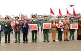 Đồng chí Phó Bí thư Thường trực Tỉnh uỷ Lại Thế Nguyên dự lễ giao nhận quân tại huyện Hoằng Hoá