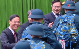 Phó Chủ tịch UBND tỉnh Đầu Thanh Tùng dự lễ giao nhận quân tại huyện Thọ Xuân