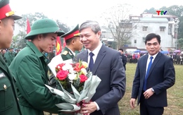 Trưởng Ban Dân tộc tỉnh dự lễ giao nhận quân tại huyện Thường Xuân