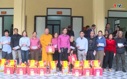 Hội Phật giáo tỉnh trao quà Tết cho người nghèo tại huyện Thọ Xuân