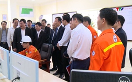 Phó Chủ tịch UBND tỉnh Mai Xuân Liêm chúc Tết cán bộ, người lao động ngành điện tại Trung tâm vận hành Nông Cống