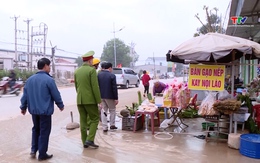 Huyện Triệu Sơn ra quân giải tỏa các vi phạm hành lang họp chợ trên quốc lộ 47