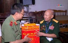 Giám đốc Công an tỉnh Thanh Hóa thăm, tặng quà các gia đình chính sách tại huyện Yên Định