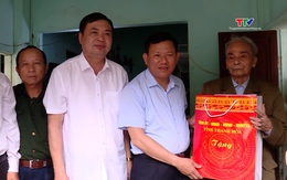 Phó chủ tịch Thường trực UBND tỉnh thăm, tặng quà gia đình chính sách tại huyện Hà Trung