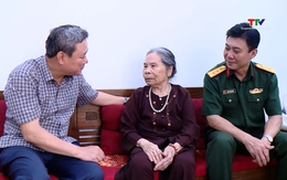 Bí thư Thành ủy thành phố Thanh Hóa thăm, tặng quà chiến sĩ Điện Biên