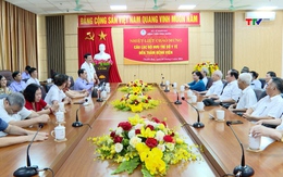 Câu lạc bộ Hưu trí Sở Y tế thăm Bệnh viện Ung bướu tỉnh Thanh Hóa